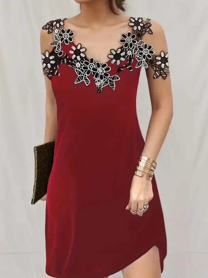 Kleid mit V-Ausschnitt und kalter Schulter