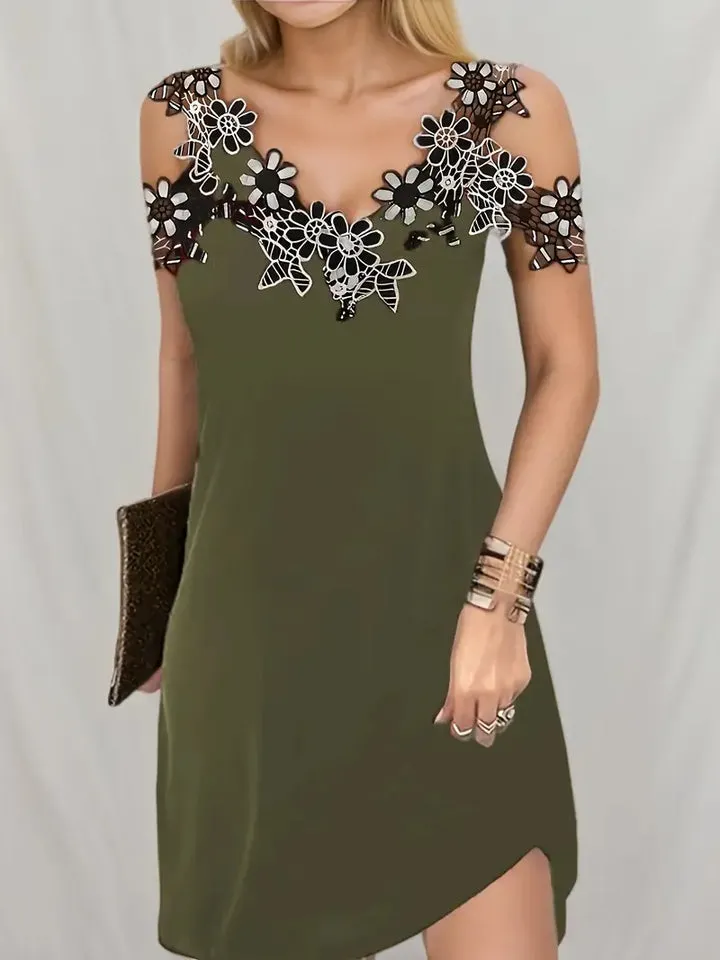 Kleid mit V-Ausschnitt und kalter Schulter